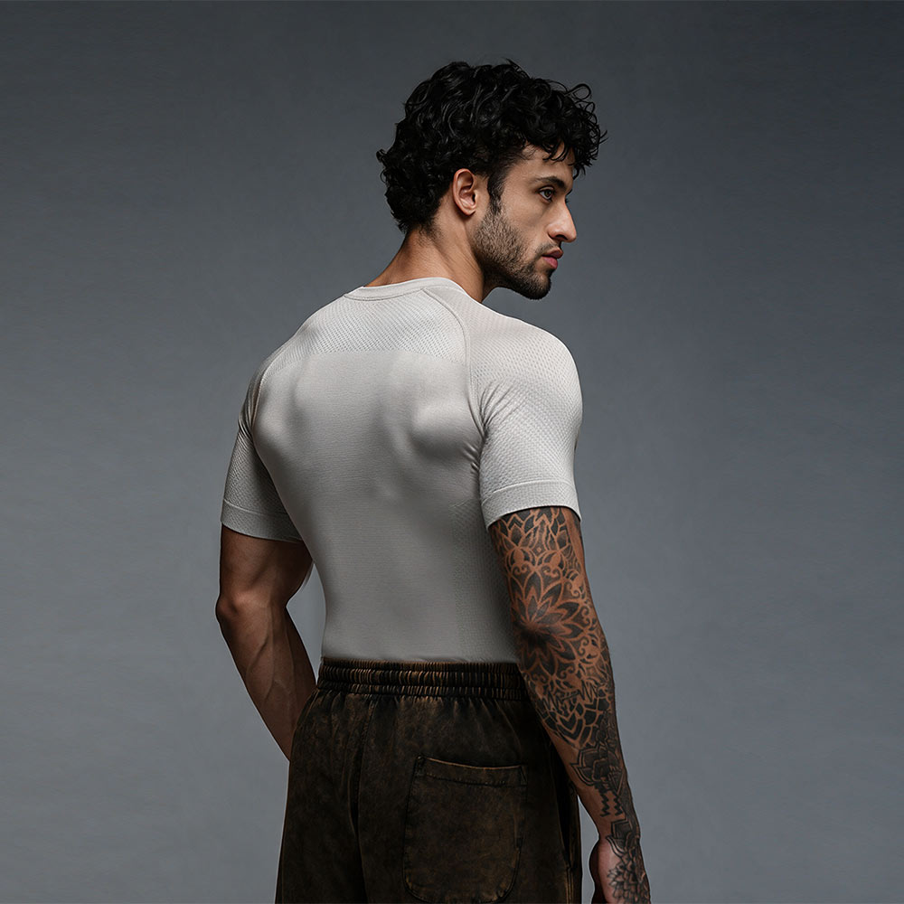 4 - MuscleBlaze Z Verse Aeroweave Seamless Compression,  Medium  Frost Grey