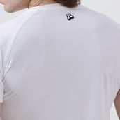 6 - MuscleBlaze Patterned Dry-Fit Active Tee Half Sleeve, Medium Polar White